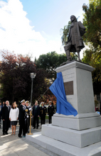 Cargar imagen en el visor de la galería, Blas de Lezo. Monumento a un héroe